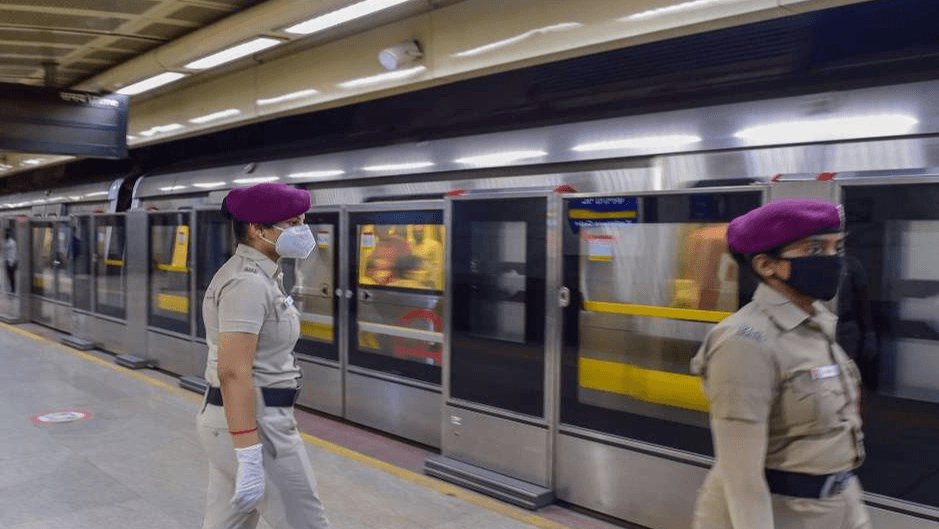 Delhi Metro announces festive timings for Holi 2026 to help commuters plan their travel conveniently.