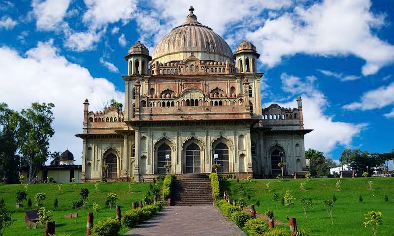 Tomb of Saadat Ali Khan